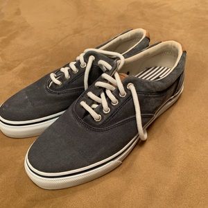 NWOT Sperry Top-Sider Distressed Sneaker in Navy